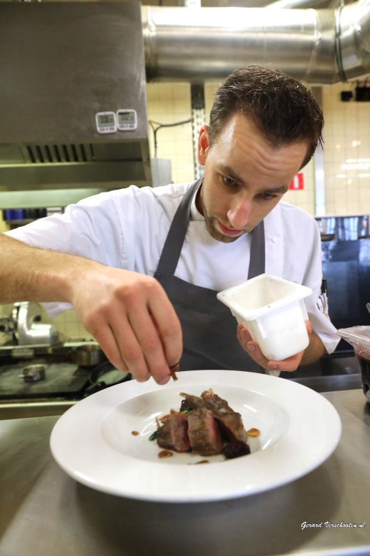 Meesterproef kerstdiner metduif enzo en sous chef en Stphen weet wie wie... Nijmegen, 19-12-2016 .