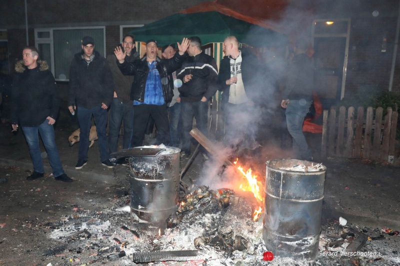 Nieuwjaarsnacht met Henk van Gelder de stad in, brandjes, Drift, ongeluk, Karlijn Baalman. Nijmegen, 1-1-2017 .