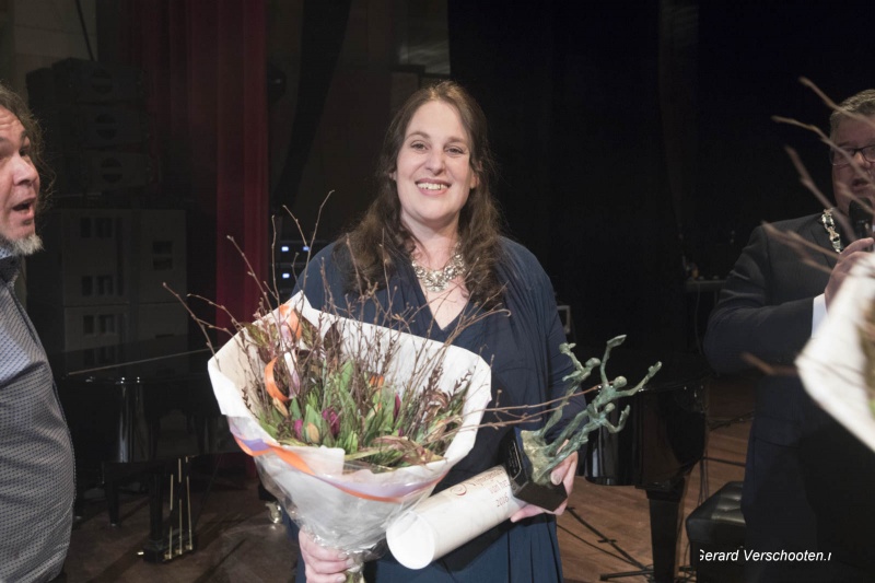 Nieuwjaarsreceptie met Nijmegenaar van het jaar Eugenie Aartzen ne Bruls en nieuwe gmeentesecretaris en Bo vd Graaf, Vereeniging. Nijmegen, 2-1-2017 .