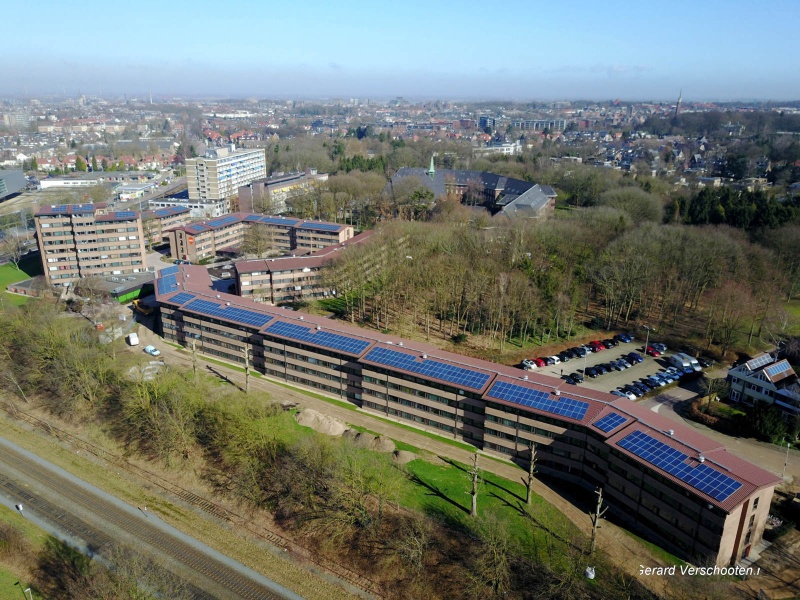 studentenflat Hoogveld met de drone. Nijmegen, 10-3-2017 .