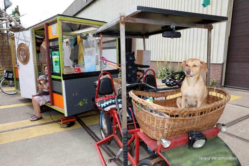 International Cargo Bike Festival, Honigcomplex meto.a. Jos Sluismans, gedeputeerde Michiel Scheffer . Nijmegen, 11-6-2017 .