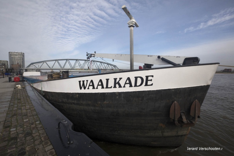 Schip 'de Waalkade ' aan de Waalkade. Nijmegen, 15-3-2017 .
