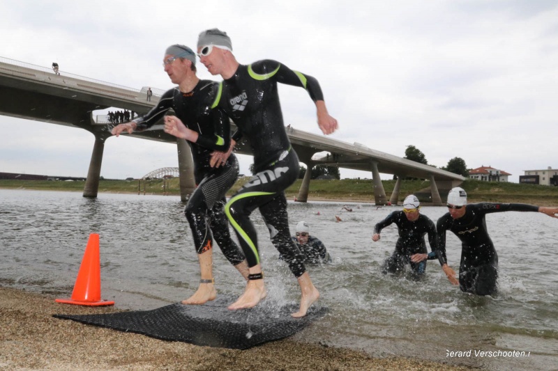 Triatlon van Nijmegen, op Veur-Lent. Nijmegen, 17-6-2017 .