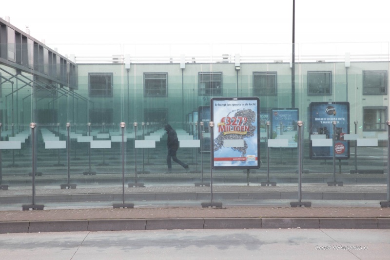 Vele reizigers zijn gestrand door de staking bij de bussen, busstation bij Doornroosje. Nijmegen, 4-1-2018 .