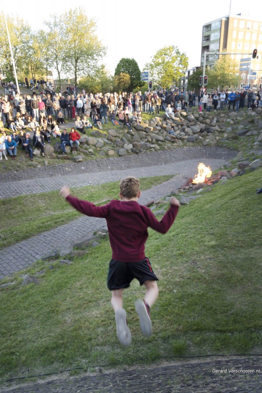 4 mei kranslegging, drukte. Nijmegen, 4-5-2018 .