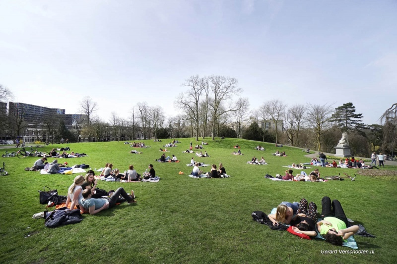 Mooi weer, Valkhofpark, markt, Lents strand, Commanderie, Grote Markt, Oranjesingel(motor), Kronenburgpark met watervalletje.. . Nijmegen, 7-4-2018 .