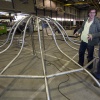 \"Boven Leeuwen, 27-3-2012 . De Zonneboom, een kunstwerk van Andreas Hetfeld, die geplaatst gaat worden bij het ROC te Nijmegen nadert zijn voltooï¿½ng bij constructiebedrijf Willems\"