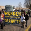 \"Nijmegen, 22-3-2012 . Vanaf de hoofdvestiging van de sociale werkvoorziening Breed, aan de Boekweitweg in Nijmegen, vertrekken om 8.45 uur vijf bussen met actievoerders naar Den Haag, voor een landelijke actiedag tegen de bezuinigingen op de sociale werkvoorziening.\"