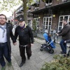 \"Elst, 14-4-2012 . COC houdt home hand-in-hand-actie in Elst, Vanaf ongeveer start van af ongeveer 12.30 uur vanaf De Vereniging\"