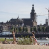 \"Nijmegen, 24-7-2012 . Stadsstrand aan de Waal, Lentse kant\"