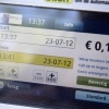 \"Nijmegen, 23-7-2012 . Parkeermeter 6073 voor verpleeghuis Margriet:\" Werp munten in\" en er is nergens een gleuf, gele rondje is lampje.\"