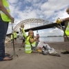 \"Nijmegen, 30-8-2012 . Kinderen van basischool Petrus Canisius maken als aanloop voor de KeepItCleanDayNijmegen op 21 september al het Waalstrandje bij de brug schoon\"