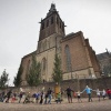 \"Nijmegen, 20-9-2012 . proef-omarming van de stevenskerk, leerlingen van de basisschool omarmen de stevenskerk als proef voor het 
grote knuffelmoment van de kerk op zaterdag\"