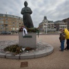 \"Bloemen bij de vissersvrouwmonument  in Scheveningen. Nijmegen, 18-2-2013 . dgfoto.\"