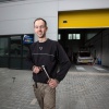 \"Dave Albers, eigenaar van autogarage Ooij, in of bij zijn garage. De foto is bedoeld voor de bijlage, de ondernemer, 7-3-2013 . dgfoto.\"