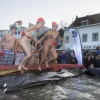 Nieuwjaarsduik aan de Waalkade. Nijmegen, 1-1-2014 . dgfoto.