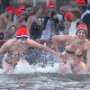 Nieuwjaarsduik aan de Waalkade. Nijmegen, 1-1-2014 . dgfoto.