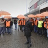 Aanbieden petitie aan directielid van Sappi papier.. Nijmegen, 13-2-2014 . dgfoto.