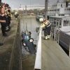 Auto te water in de Waalhaven. Nijmegen, 27-2-2014 . dgfoto.