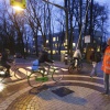 concierges die leerlingen helpen oversteken, over Kwakkenbergweg, Montessoricollege. Nijmegen, 15-1-2015 . dgfoto.