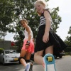 Flora( blond) en Fatou ( donkere krullen) op hun heelyes, of wheelies, van die wieltjes onder je schoenen. Nijmegen, 8-6-2016 .