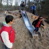 Speeltuin met glijbaan voor kinderen bij Vluchtelingenkamp Heumensoord. Nijmegen, 23-11-2015 .