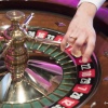 Studenten aan de roulette voor VOX in het Holland Casino. Nijmegen, 25-4-2016 .