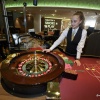 Studenten aan de roulette voor VOX in het Holland Casino. Nijmegen, 25-4-2016 .