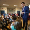 Minister van Financi?n Jeroen Dijsselbloem bezoekt basisschool de Hazesprong. Nijmegen, 26-11-2015 .