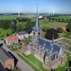 Netterden waarbij de kerk prominent in beeld komt. Liefst zo fotograferen dat op de achtergrond ook wat windmolens zijn, 24-8-2016 .