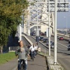 Trajanusplein, Waalbrug, fietsers. Nijmegen, 15-10-2017 .