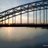 Waalbrug met vierdaagselopers. Nijmegen, 18-7-2017 .