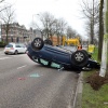 auto op de kop op de Oranjesingel. Nijmegen, 25-1-2018 .