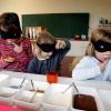 \"wetenschapsdag voor kinderen, De Slingertouw, proeven
Red. Rijk van Nijmegen
foto: Gerard Verschooten ?  
24-10-2004\"