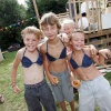 \"Kindervakantieweek Wijchen
jongens met bikini bovenstukje
17-08-2004\"