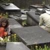 \"Pax Christi jongeren ruimen begraafplaats Daalseweg op_\"