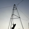 \"Nijmegen, 09-02-2005
Steve Pasveer heeft een mobiele klimtoren gebouwd voor \'Outdoor Events\' op het Kops Plateau.
Rijk van Nijmegen AANBIEDING
foto: Gerard Verschooten ? FC\"