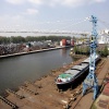 \"Nijmegen, 25-04-2005
Werf Gelria, havens, opslagtanks, boot vanuit de hijskraan.
foto: Gerard Verschooten ? FC\"