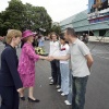 \"Nijmegen, 03-06-2005 .foto: Gerard Verschooten ?  
Diederik Grootjand krijgt een handje an de koningin bij Valkhofmuseum\"