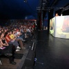 \"Lowlands, Biddinghuizen. Wetenschapper Peter Hagoort van de RU houdt een lezing over hersenprocessen en heeft een live-verbinding met de CT-scanner in Nijmegen. Gezichten in de zaal gefilmd laten hersenactiviteit zien bij de proefperoon in Nijmegen._\"