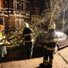 "Boom op (mijn) auto in de Regentessestraat vanwege storm wordt door de brandweer verwijderd."