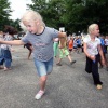 "massaal jumpen op speeltuindag"