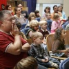 \"Poppentheater in de theaterfabriek van tejatermakers in andelst\"