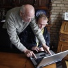 \"wim en truus arnoldussen , 60-jarig huwelijk
Wim (91) moet zijn kleinzoon uitleggen hoe de computer werkt\"