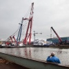 \"Nijmegen, 9-4-2009 . vlot trekken van scheefgezakte duwboot met 2 bokken in Kanaalhaven vanaf Nijverheidsweg\"