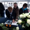 \"Nijmegen, 7-12-2009 . Marktkraam met bloemen als herdenking aan overleden politieagent\"