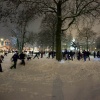 \"Nijmegen, 20-12-2009 . Zeker 200 mensen gaven gehoor aan de sms- en twitteroproep voor een sneeuwballengevecht op het Keizer Karelplein in Nijmegen\"