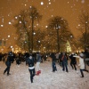 \"Nijmegen, 20-12-2009 . Zeker 200 mensen gaven gehoor aan de sms- en twitteroproep voor een sneeuwballengevecht op het Keizer Karelplein in Nijmegen\"