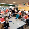 \"Nijmegen, 21-1-2010 . Prins Clausschool Weezenhof kinderen schrijven dictee, iedere voldoende is euro voor Haiti\"