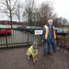 \"Voetbal: DVE/Trajanus - Avios : Wedstrijd moet zonder publiek worden gespeeld. Bewaking voor de poort met steward-hond\"